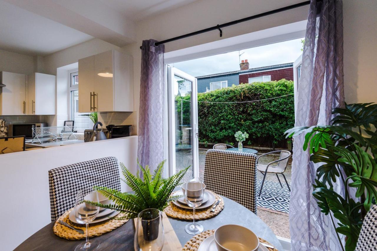 Welcoming 3 Bed Home, 10 Mins From Chester Races And Zoo Saughall Luaran gambar
